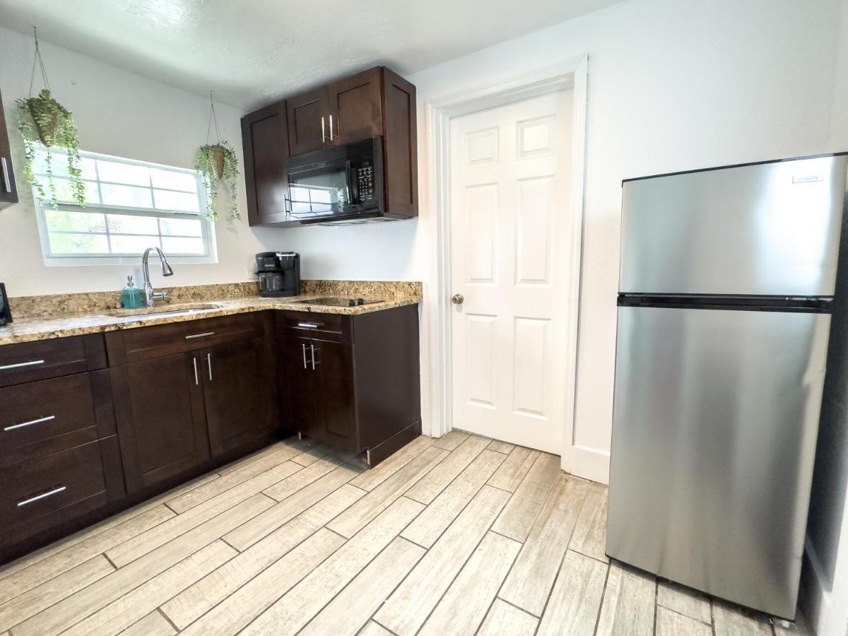 فيلا 2B1B Stylish Little House W Shared Pool 511 كليرووتر المظهر الخارجي الصورة