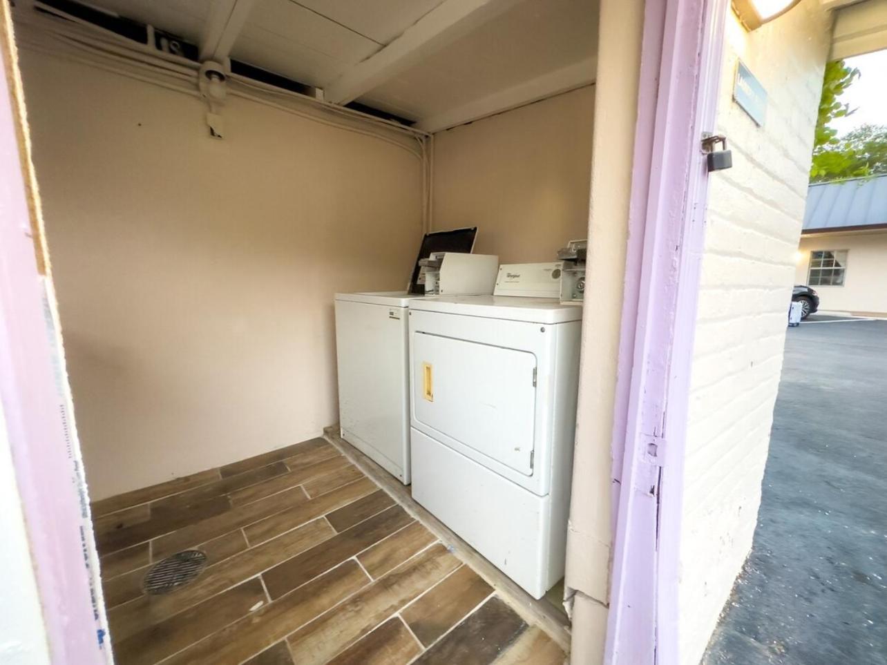 فيلا 2B1B Stylish Little House W Shared Pool 511 كليرووتر المظهر الخارجي الصورة