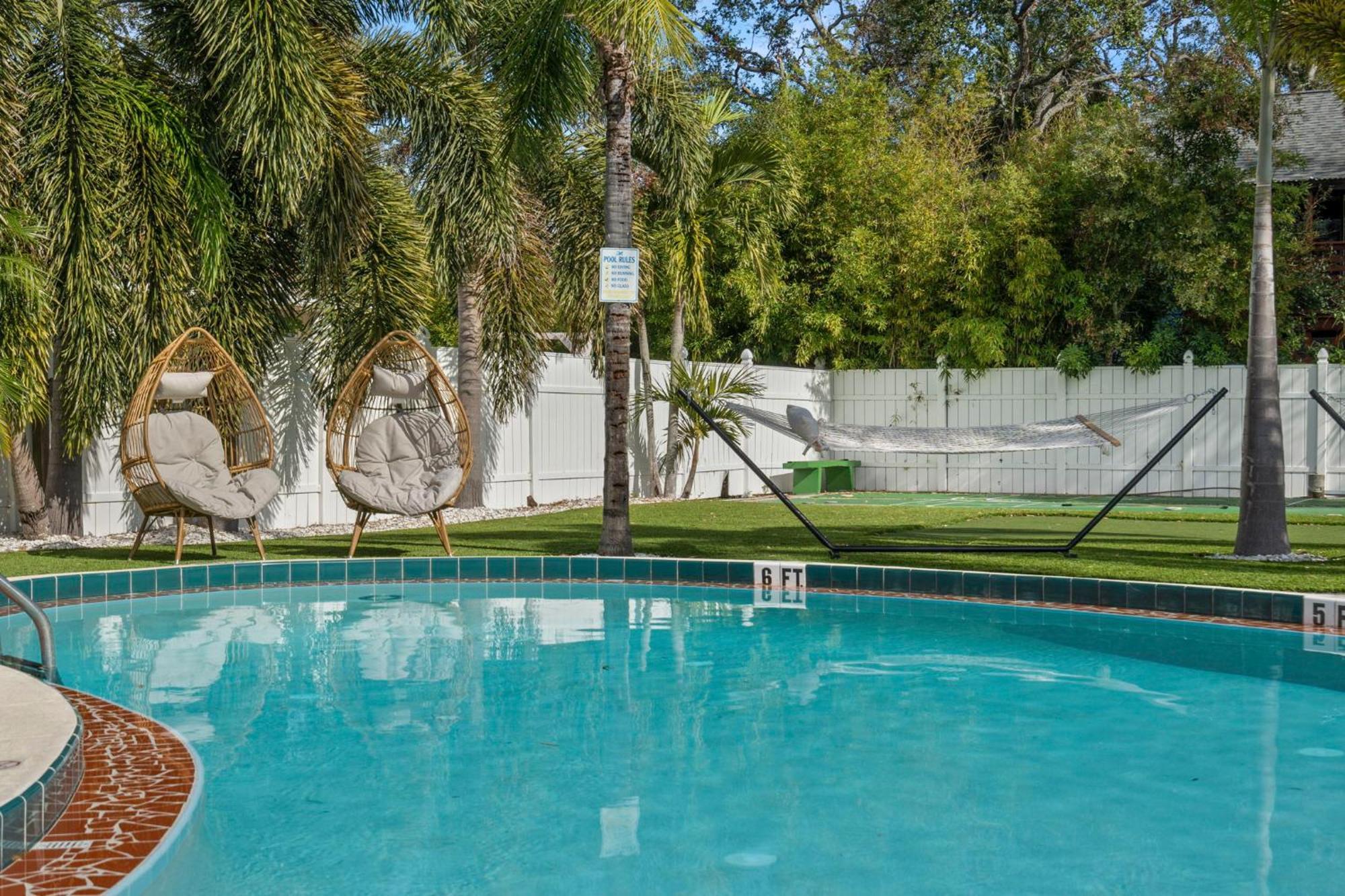 فيلا 2B1B Stylish Little House W Shared Pool 511 كليرووتر المظهر الخارجي الصورة
