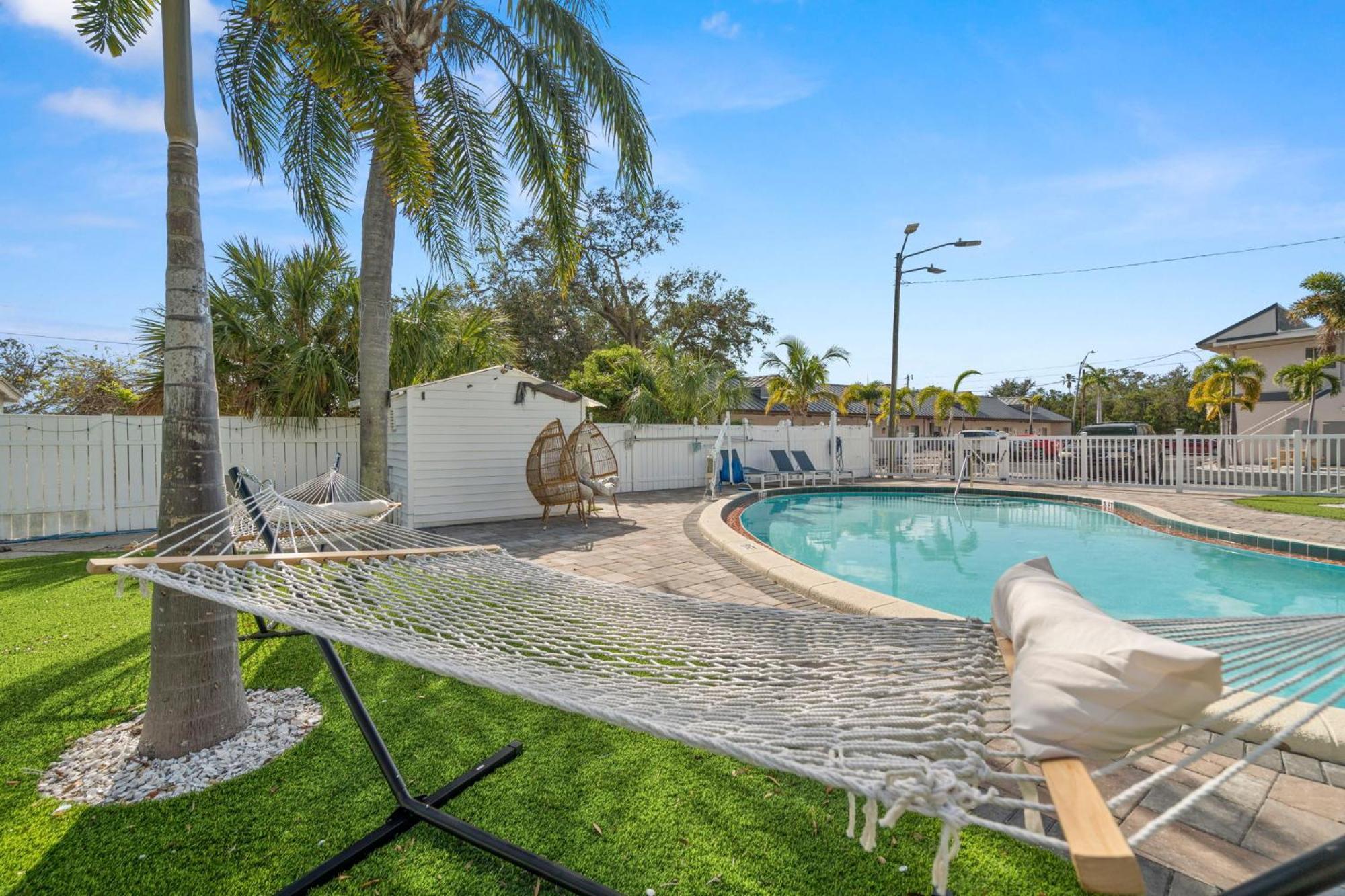 فيلا 2B1B Stylish Little House W Shared Pool 511 كليرووتر المظهر الخارجي الصورة